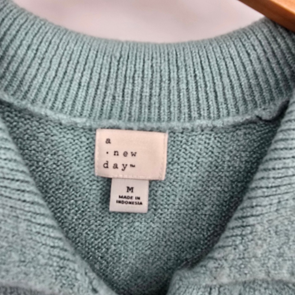 A New Day Womens Sage Green Heart Button‎ Collared Knit Cardigan Sweater Size M - Picture 5 of 11
